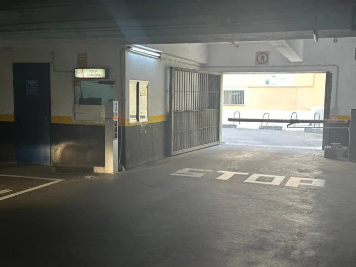 parking mercado de maravillas