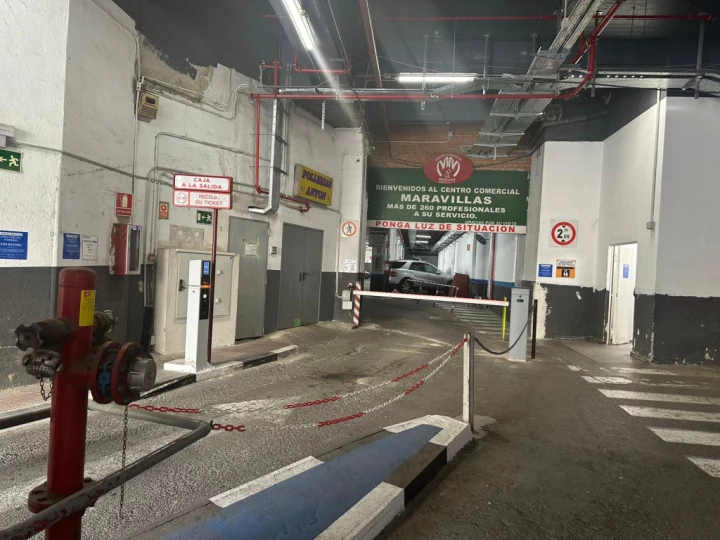 parking mercado de maravillas