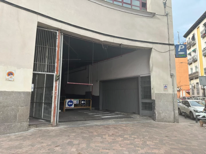 parking mercado de maravillas